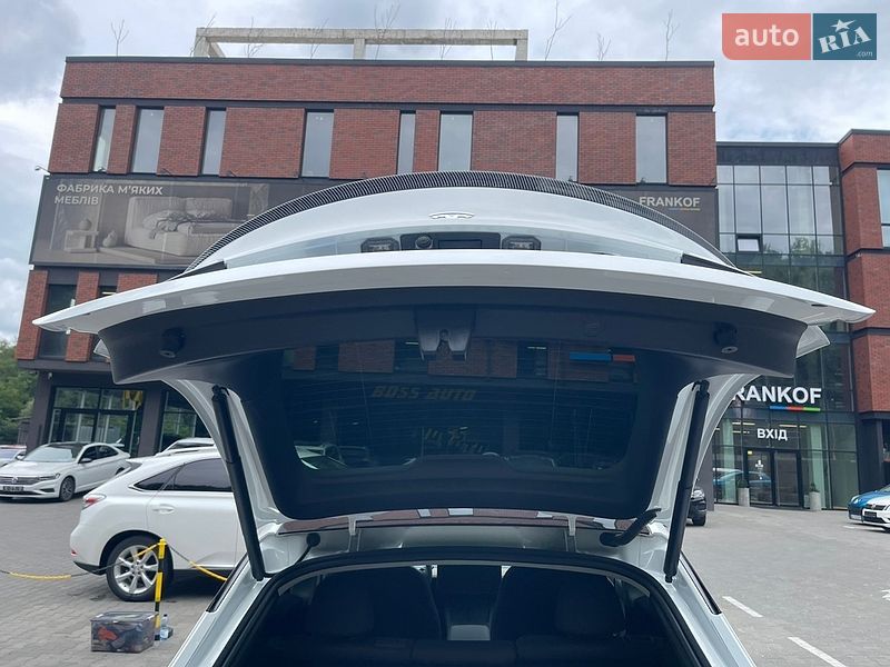 Позашляховик / Кросовер Tesla Model Y 2024 в Чернівцях