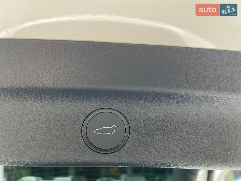 Позашляховик / Кросовер Tesla Model Y 2024 в Чернівцях