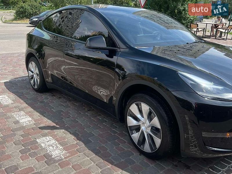 Внедорожник / Кроссовер Tesla Model Y 2024 в Киеве