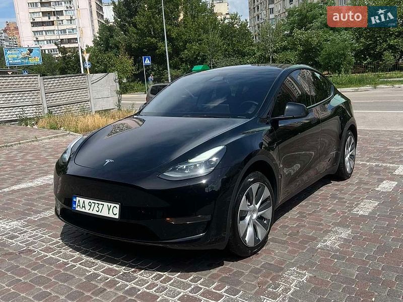 Внедорожник / Кроссовер Tesla Model Y 2024 в Киеве