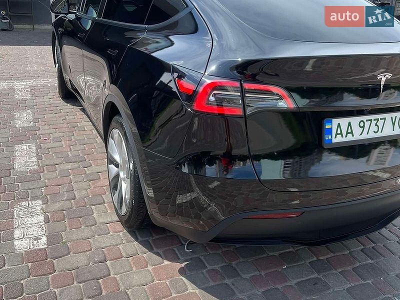 Внедорожник / Кроссовер Tesla Model Y 2024 в Киеве