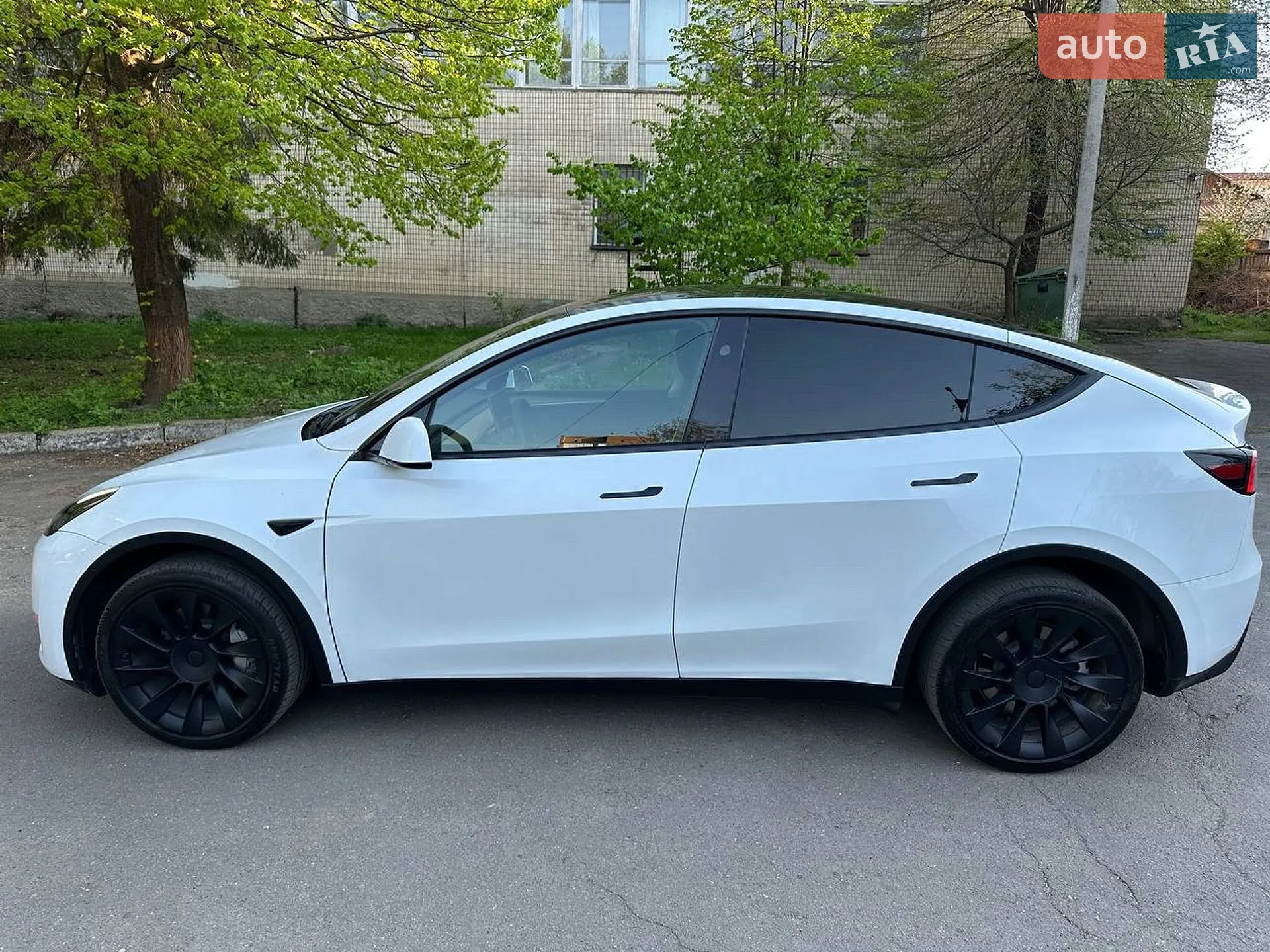 2024 Tesla Model Y - мініатюра 3