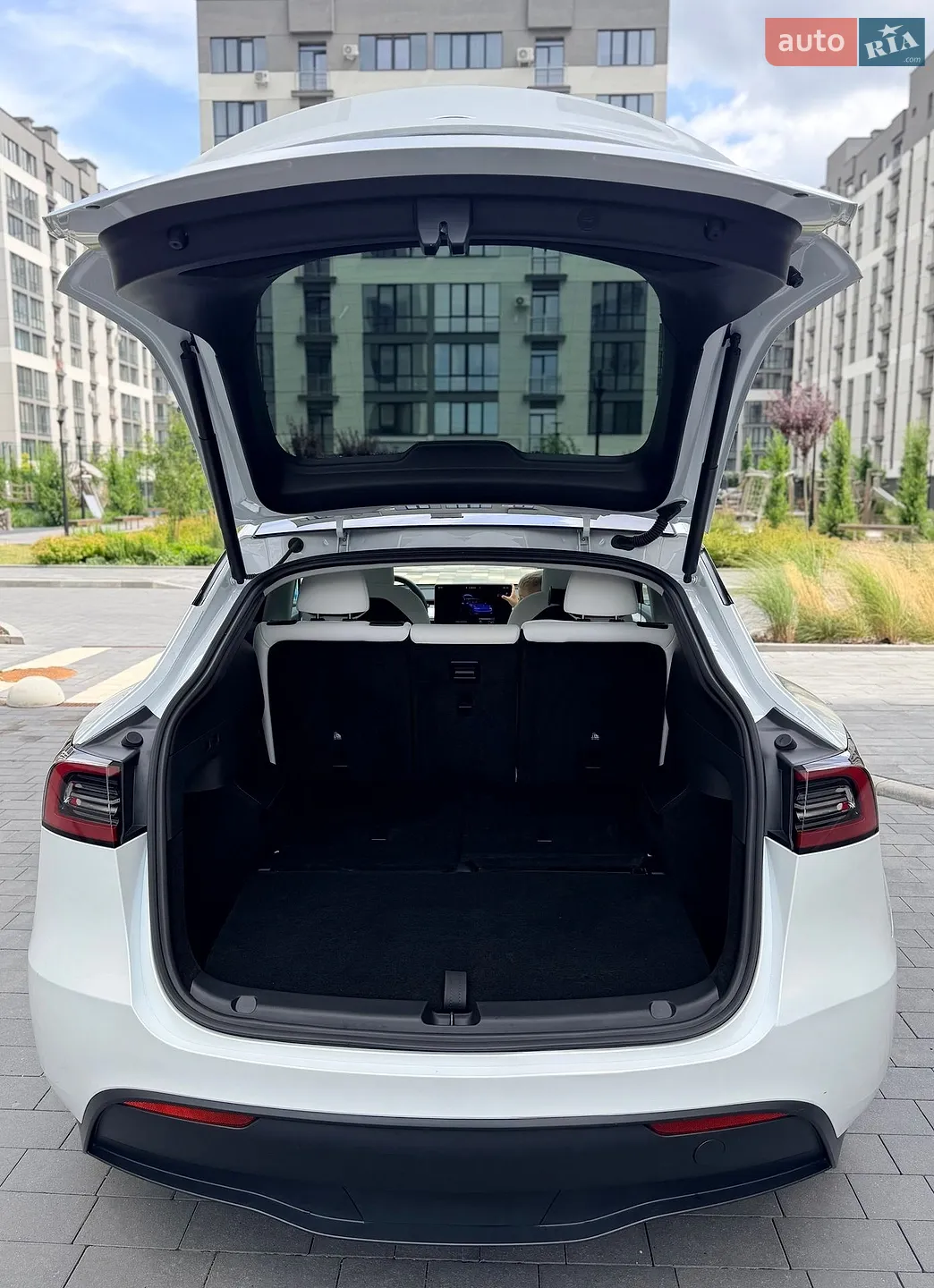 2024 Tesla Model Y - мініатюра 15