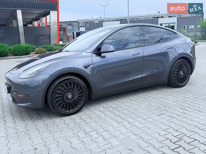 Tesla Model Y 2023