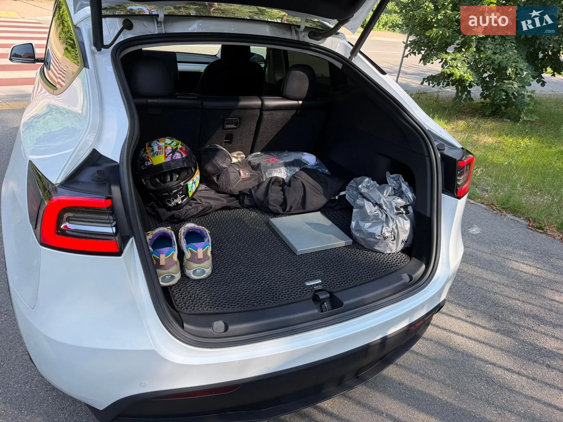 2020 Tesla Model Y - мініатюра 17