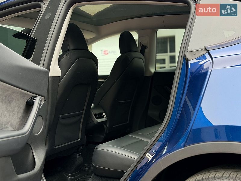 Позашляховик / Кросовер Tesla Model Y 2024 в Києві