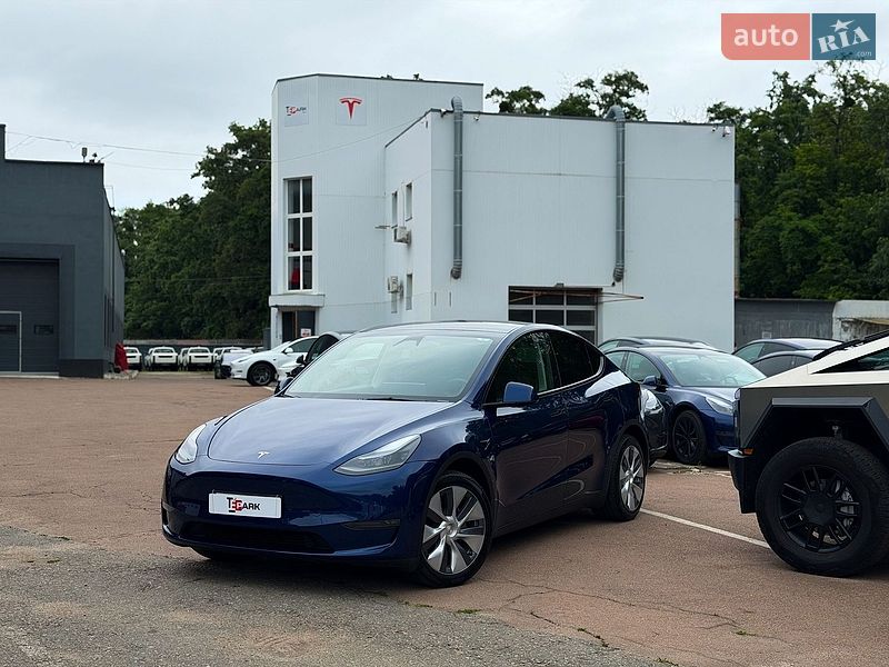 Позашляховик / Кросовер Tesla Model Y 2024 в Києві