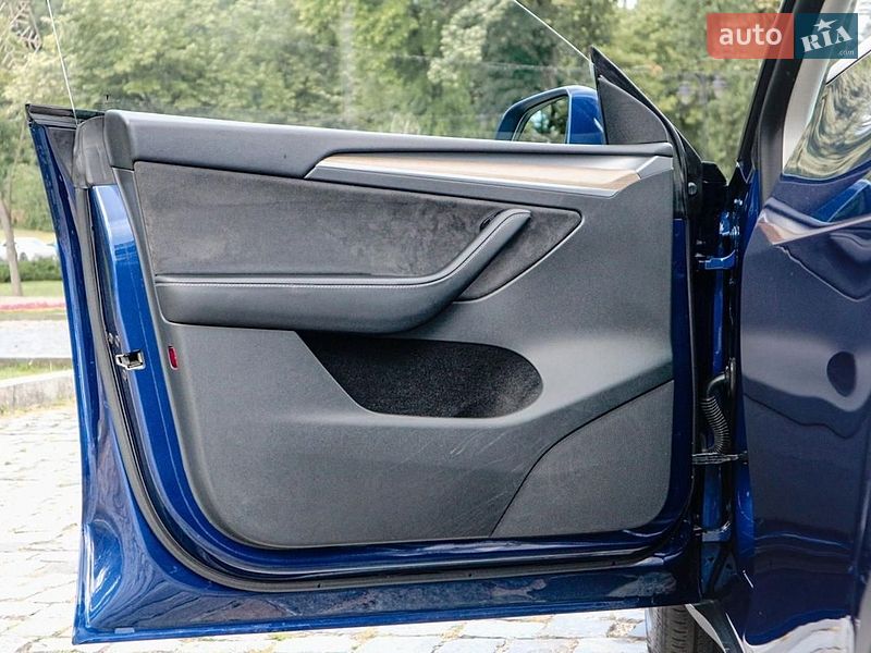 Внедорожник / Кроссовер Tesla Model Y 2022 в Киеве