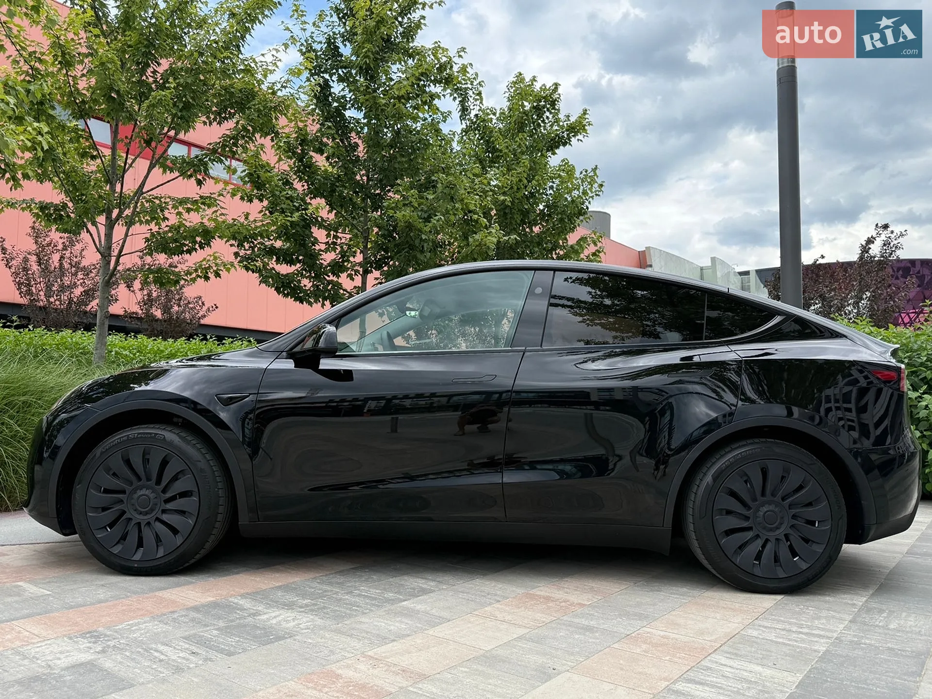 2024 Tesla Model Y - мініатюра 19