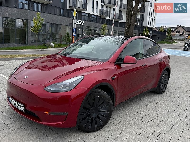 Tesla Model Y 2024