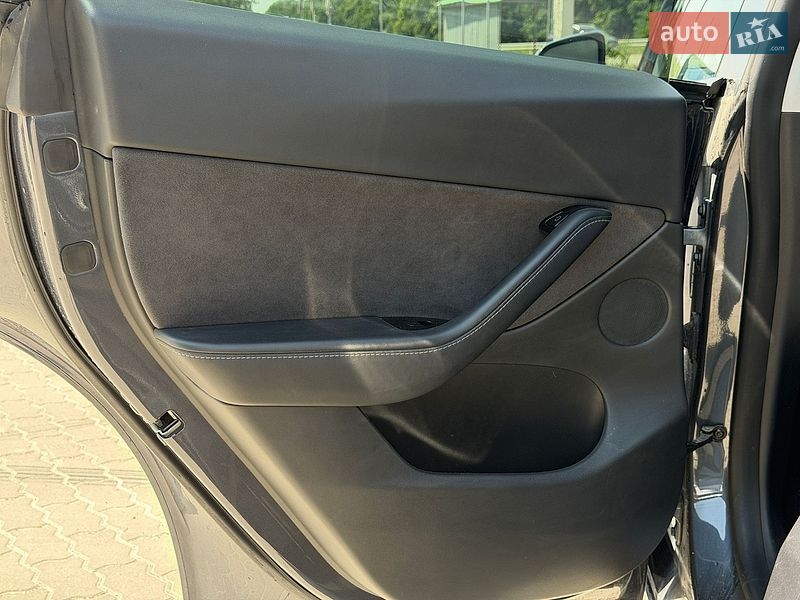Внедорожник / Кроссовер Tesla Model Y 2021 в Львове