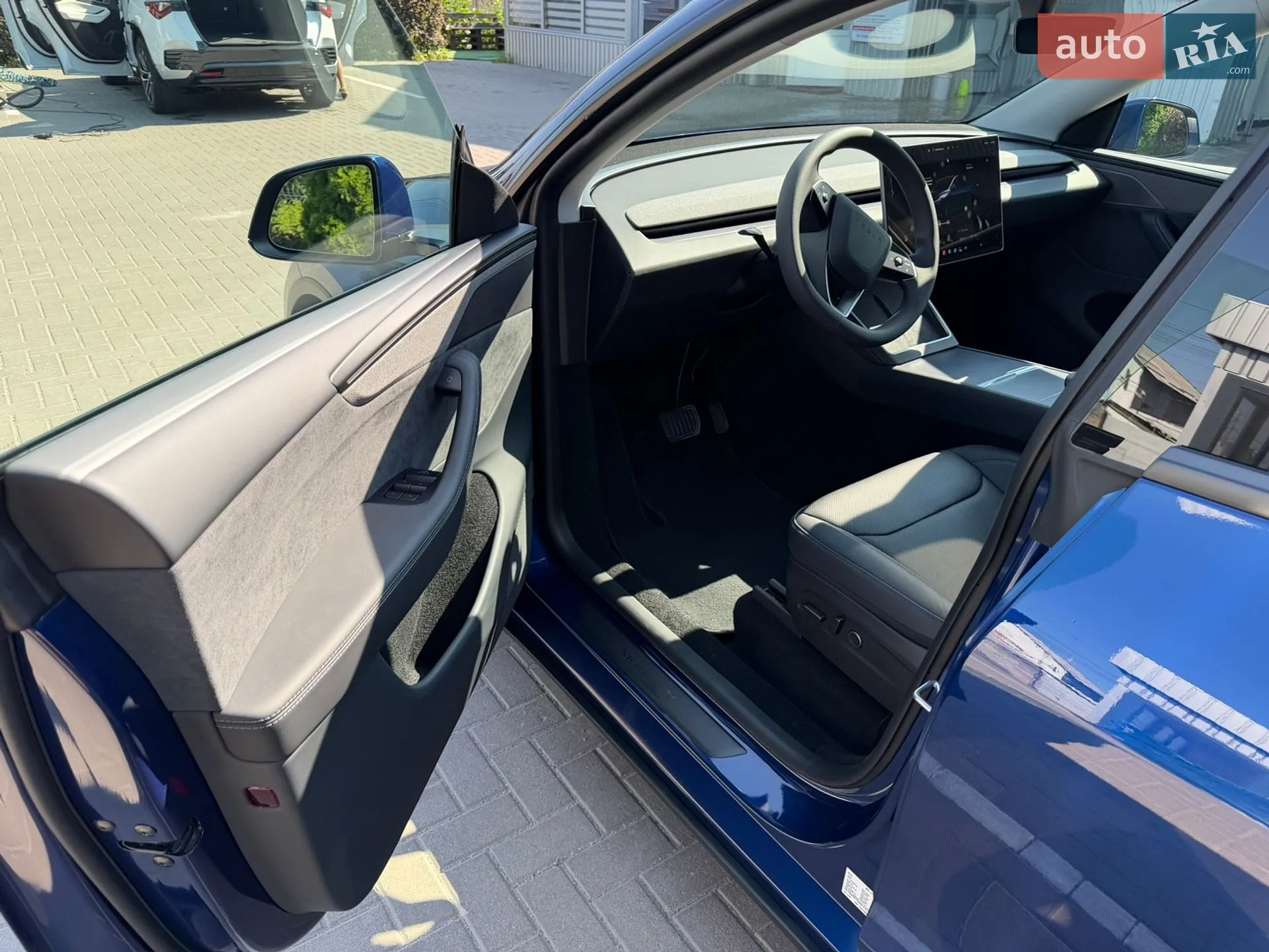 2025 Tesla Model Y - мініатюра 10