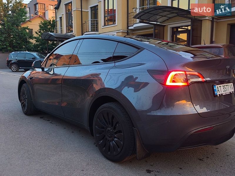 Позашляховик / Кросовер Tesla Model Y 2023 в Івано-Франківську