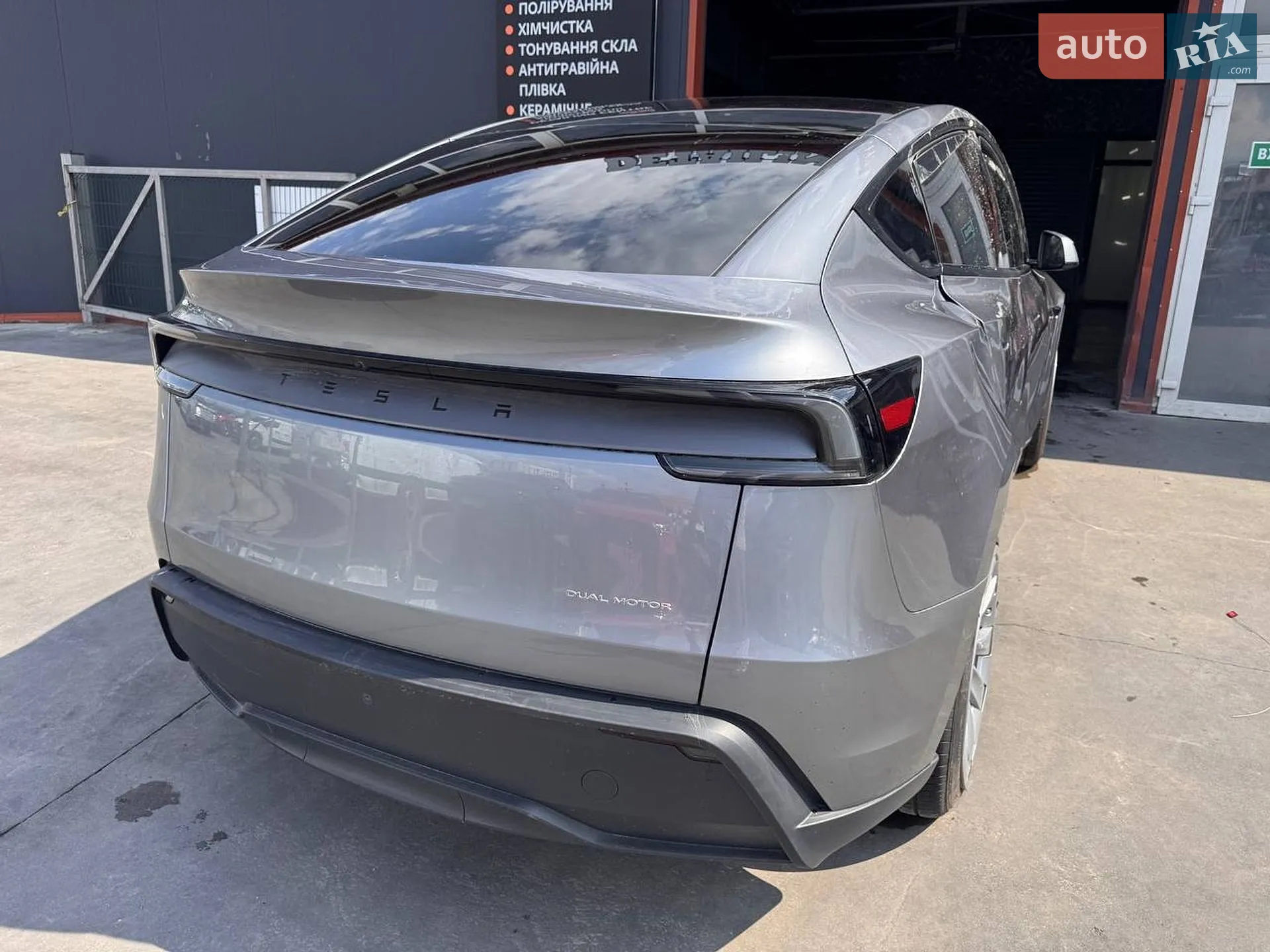 2025 Tesla Model Y - мініатюра 4