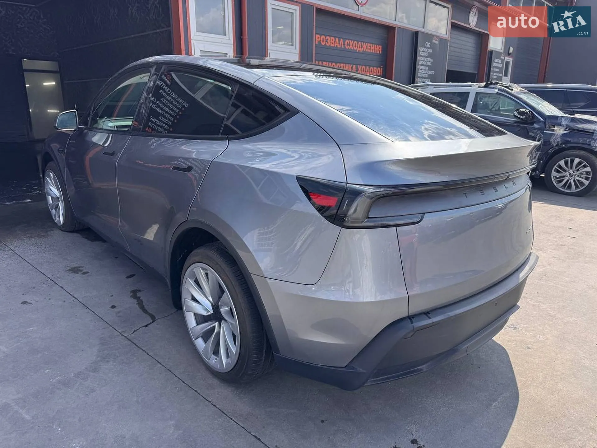 2025 Tesla Model Y - мініатюра 5