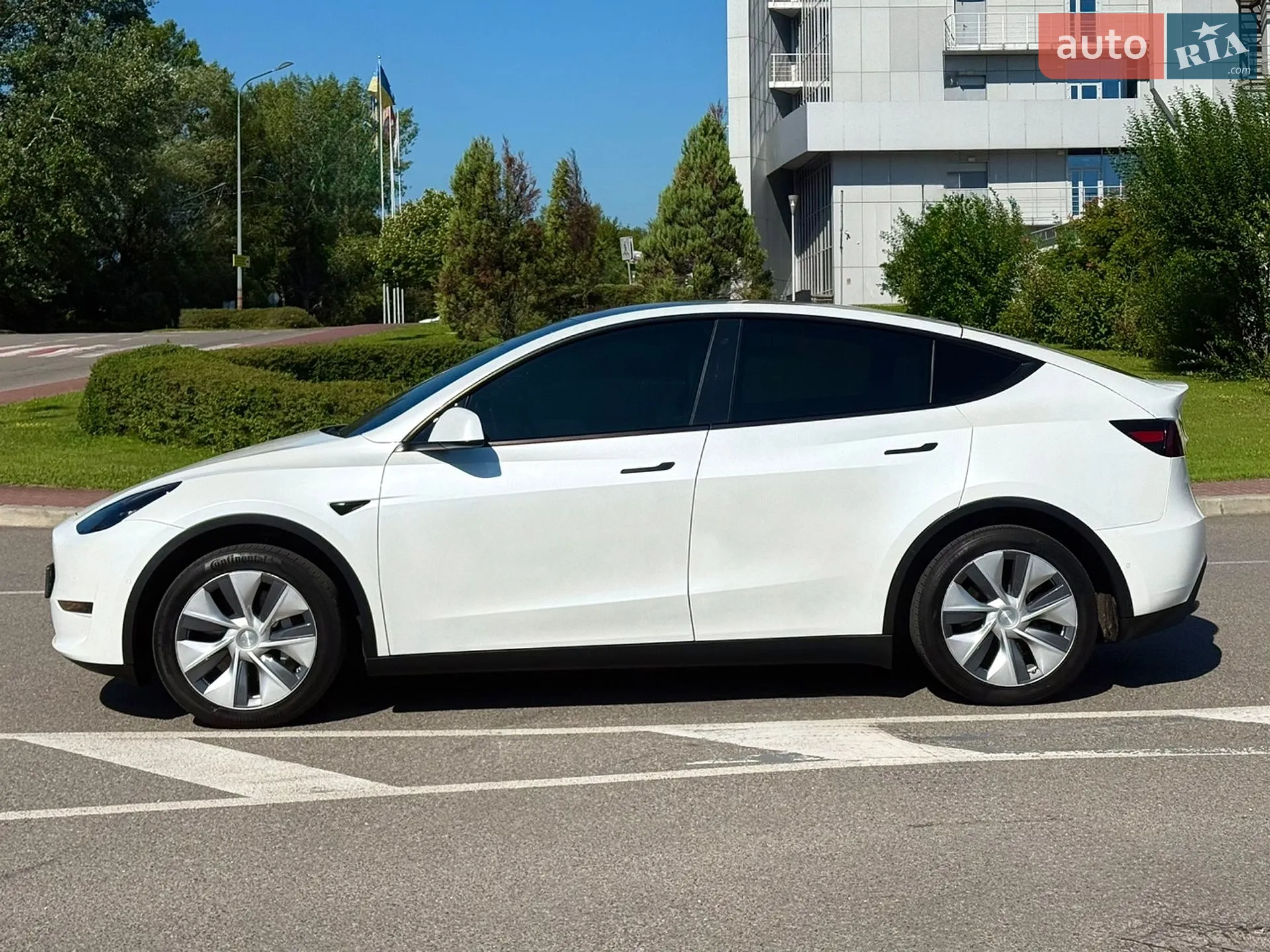 2020 Tesla Model Y - мініатюра 9