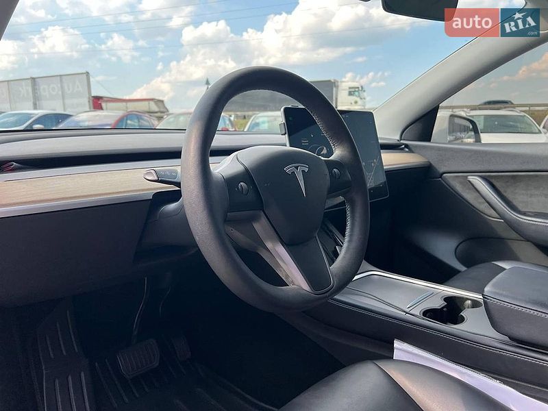 Позашляховик / Кросовер Tesla Model Y 2021 в Львові