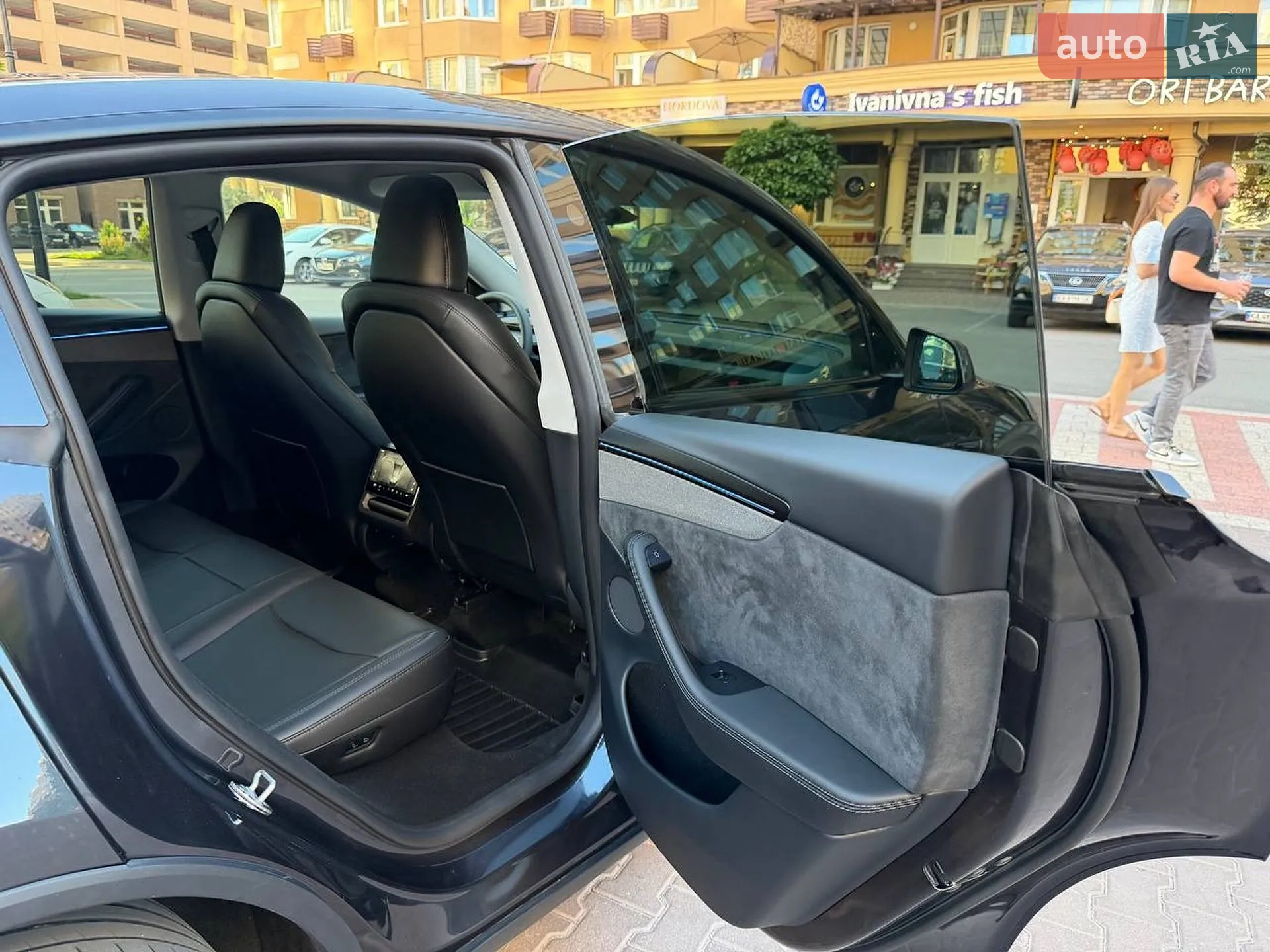 2025 Tesla Model Y - мініатюра 15