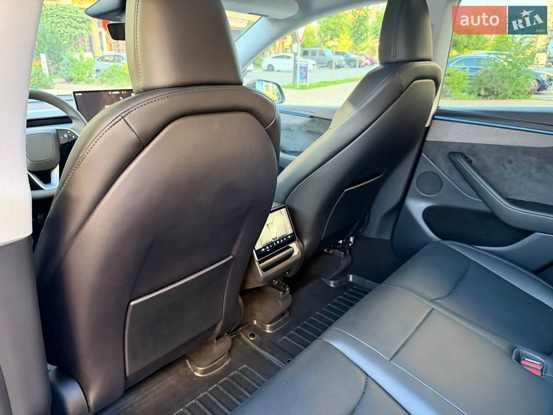 2025 Tesla Model Y - мініатюра 28