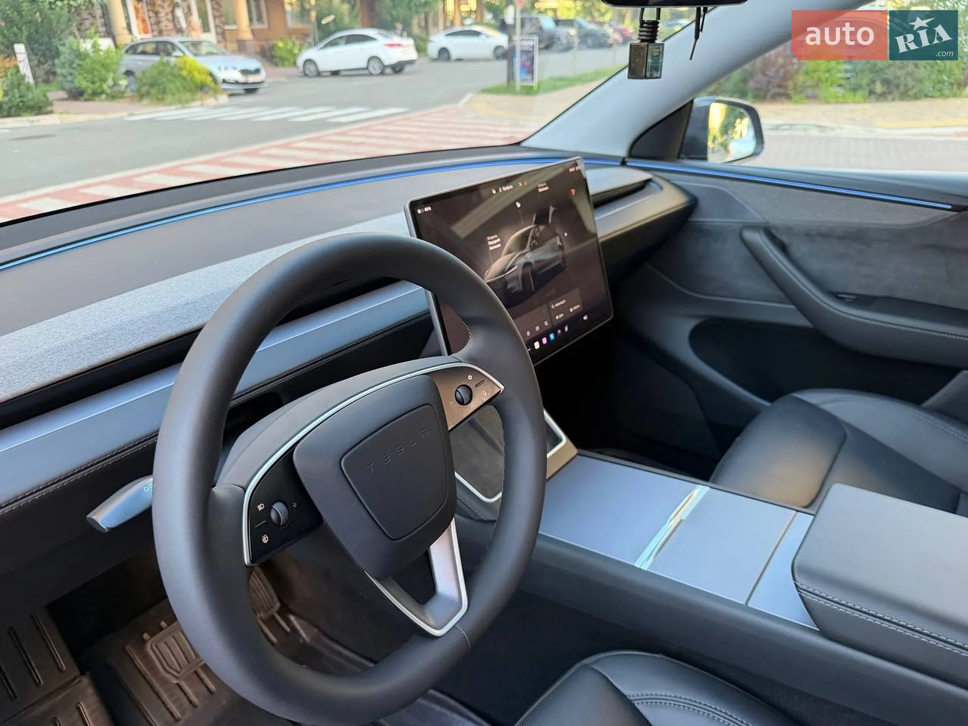 2025 Tesla Model Y - мініатюра 32