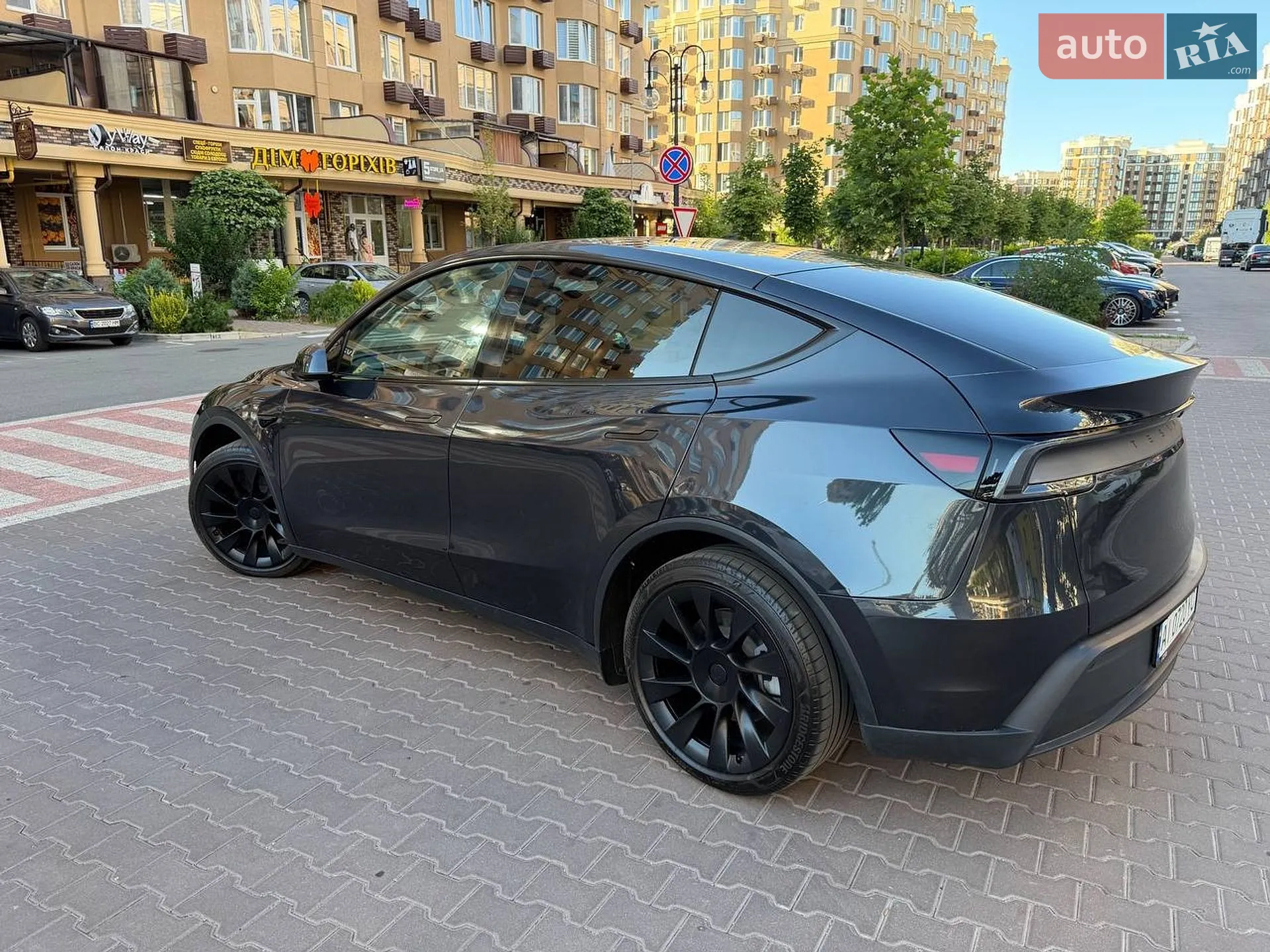 2025 Tesla Model Y - мініатюра 37