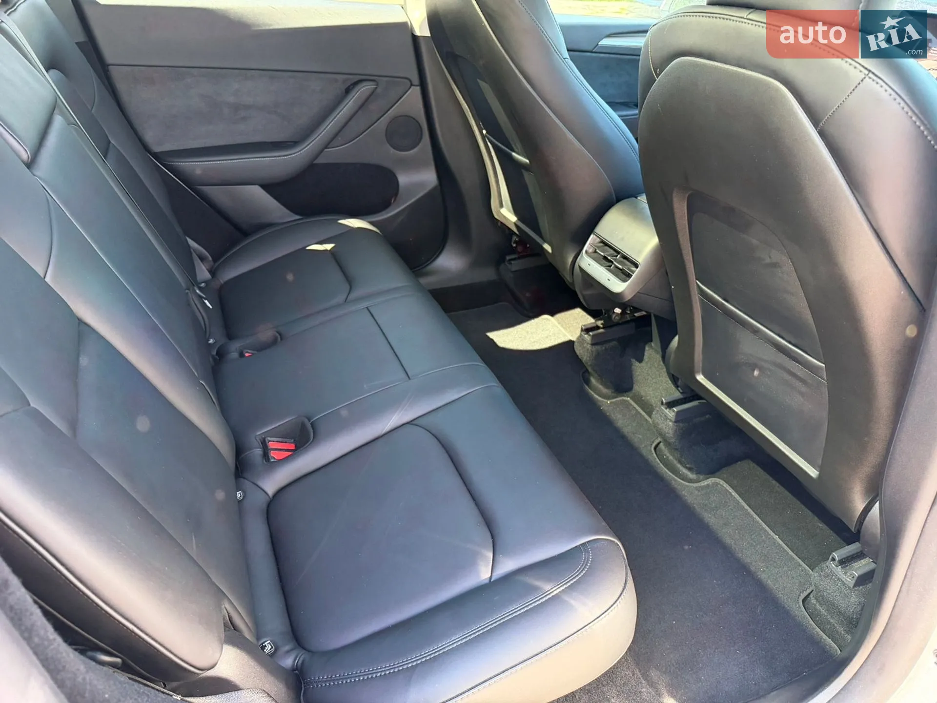 2024 Tesla Model Y - мініатюра 17