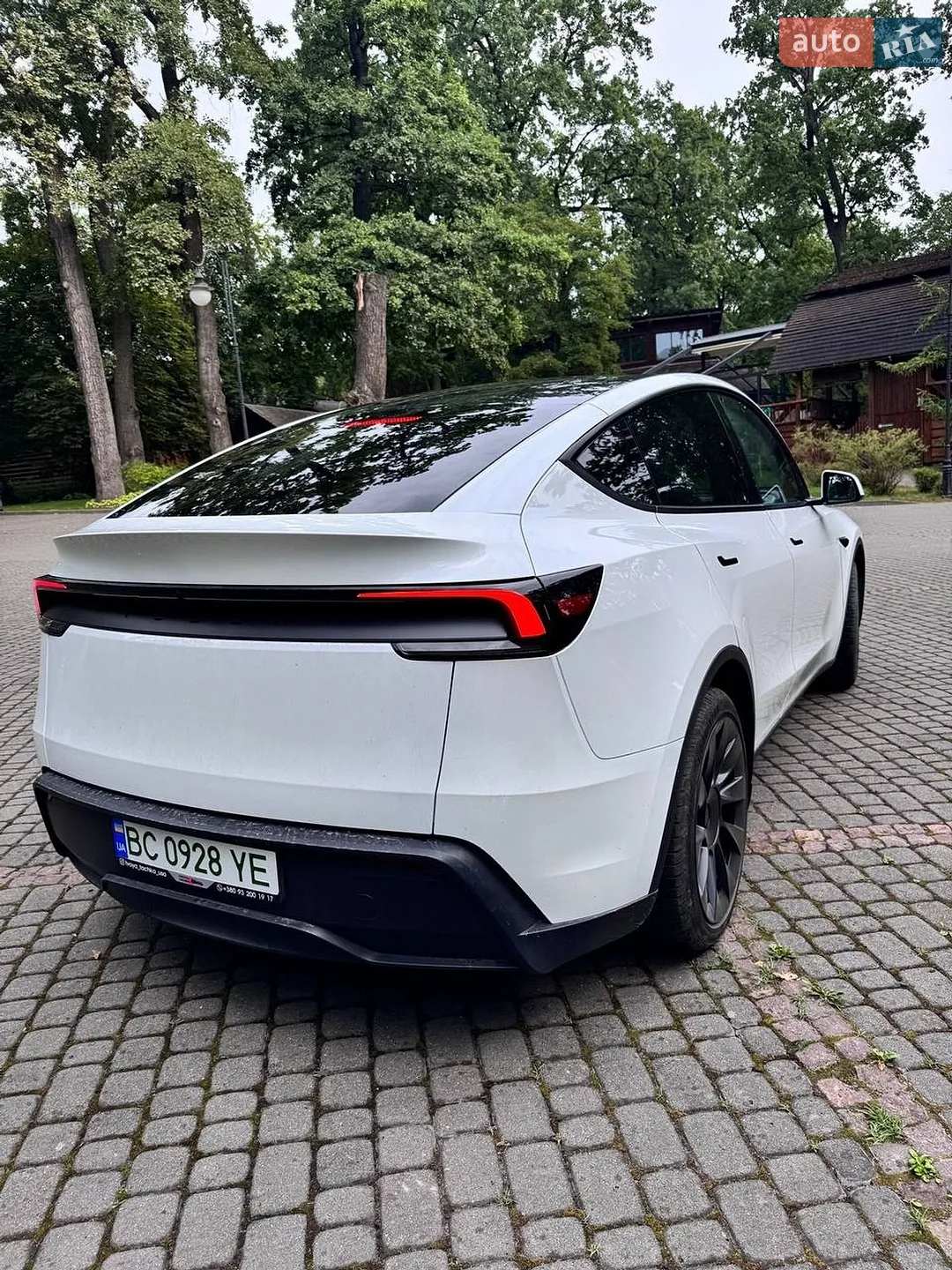 2025 Tesla Model Y - мініатюра 8