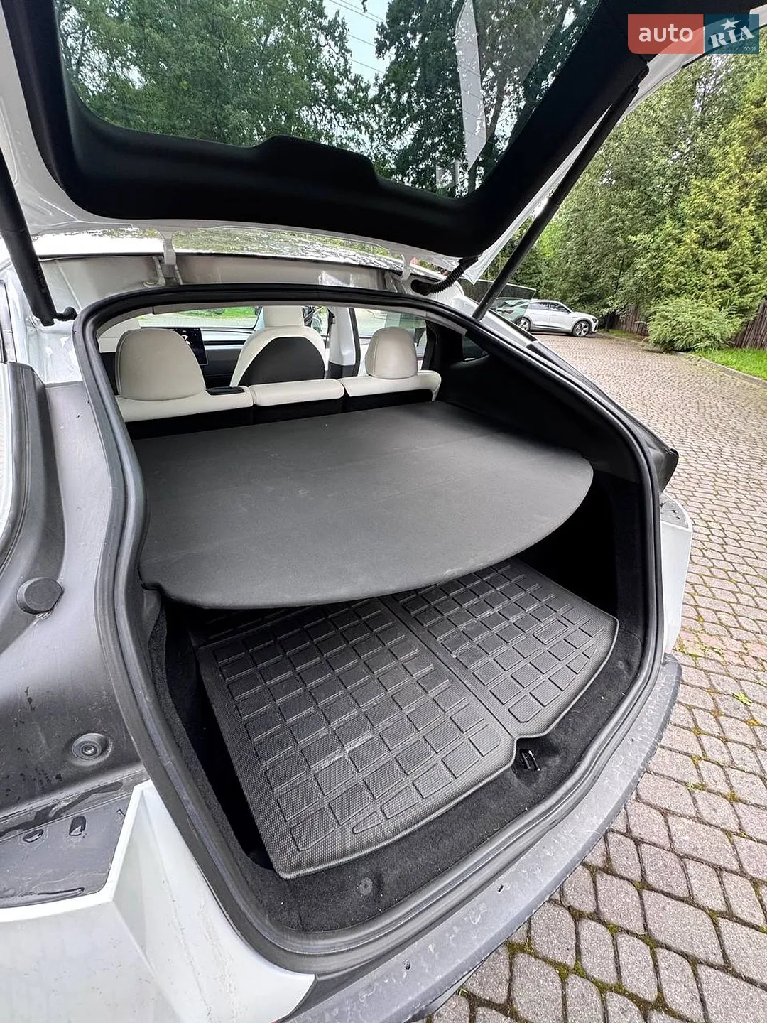 2025 Tesla Model Y - мініатюра 14