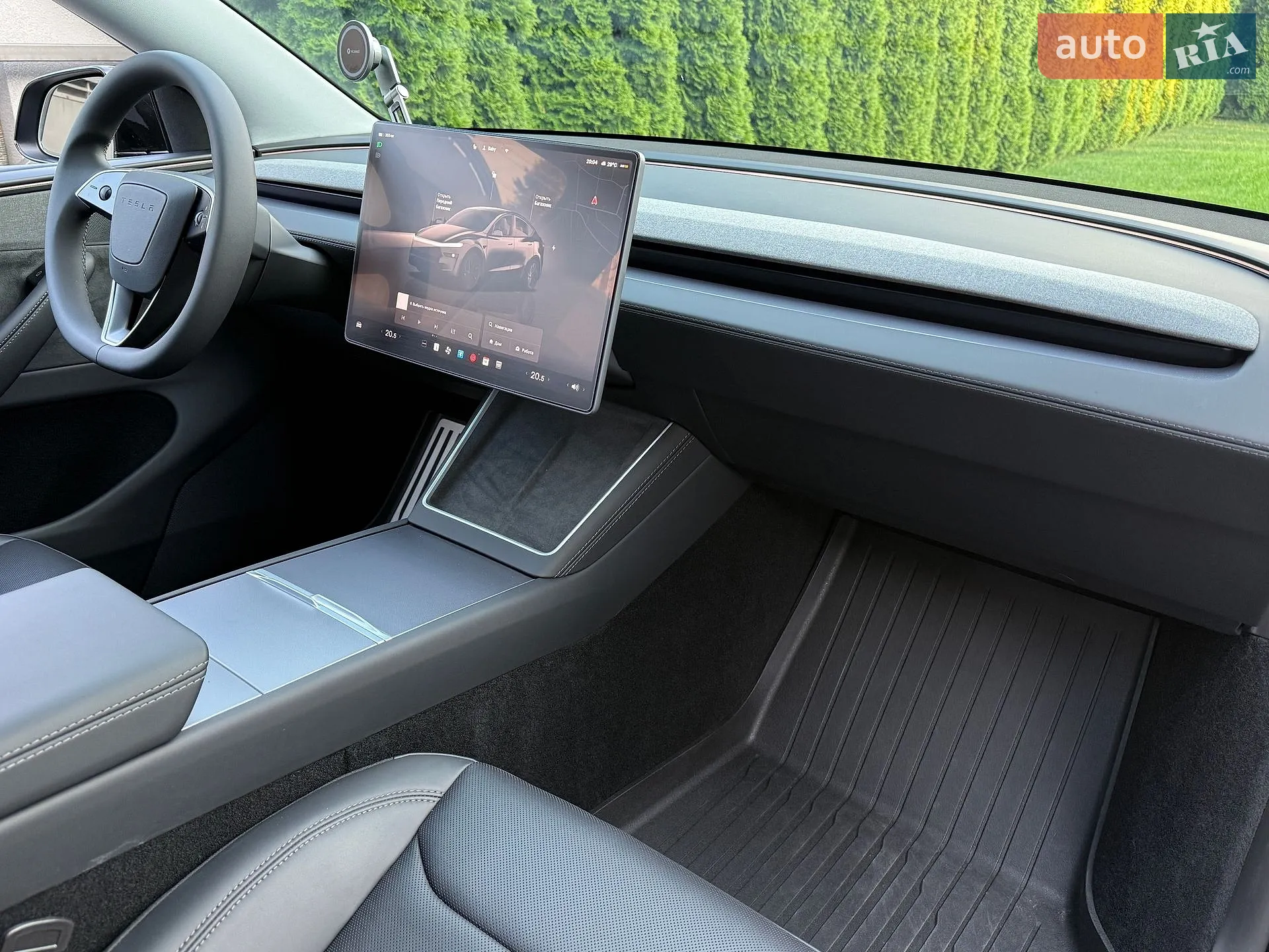 2025 Tesla Model Y - мініатюра 10