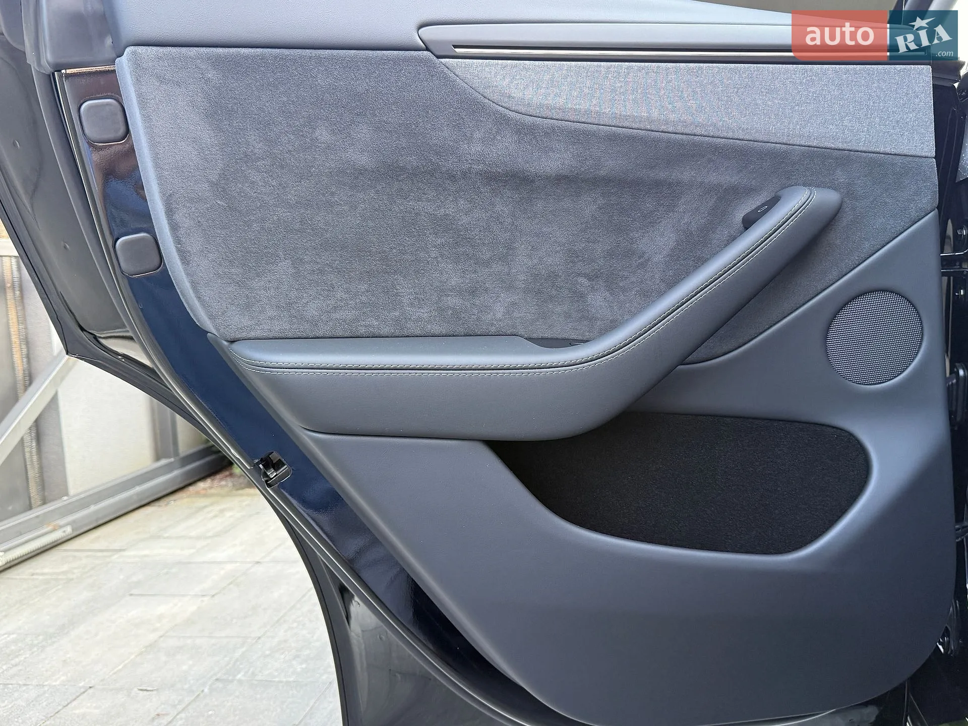 2025 Tesla Model Y - мініатюра 18