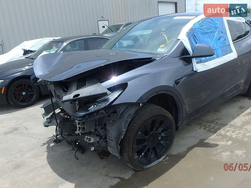 Внедорожник / Кроссовер Tesla Model Y 2023 в Кривом Роге