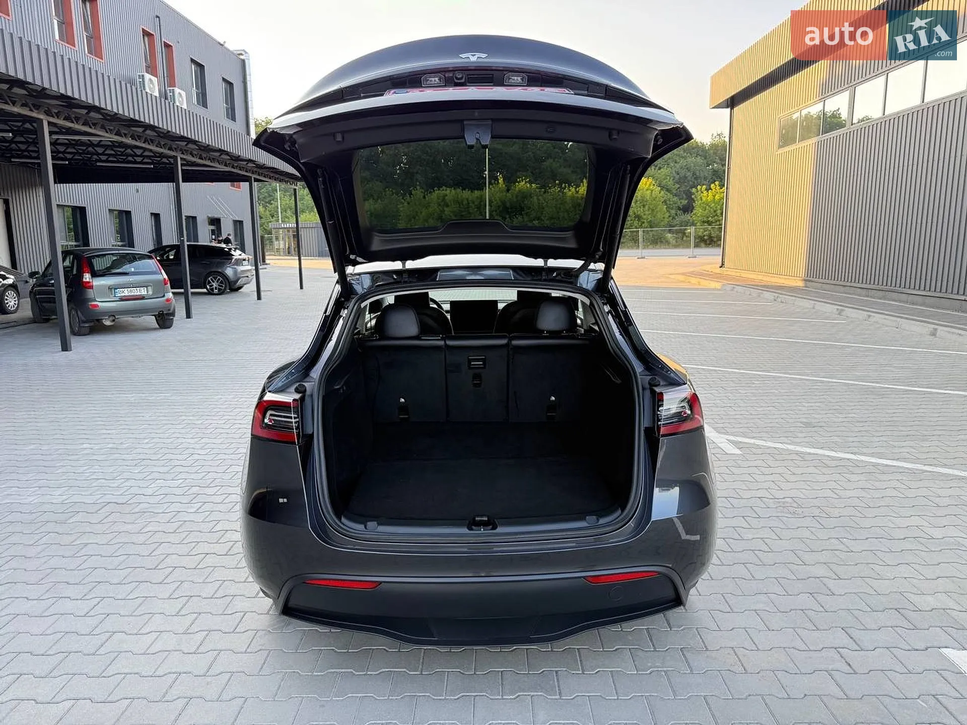 2025 Tesla Model Y - мініатюра 31