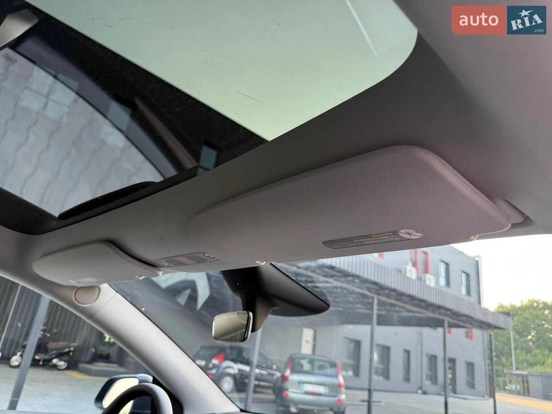 2025 Tesla Model Y - мініатюра 70