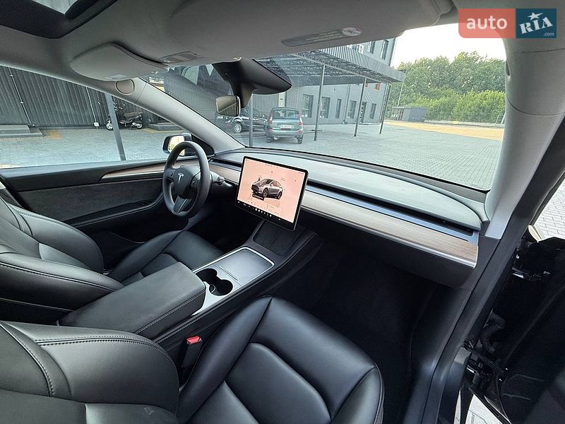 Внедорожник / Кроссовер Tesla Model Y 2025 в Дубно