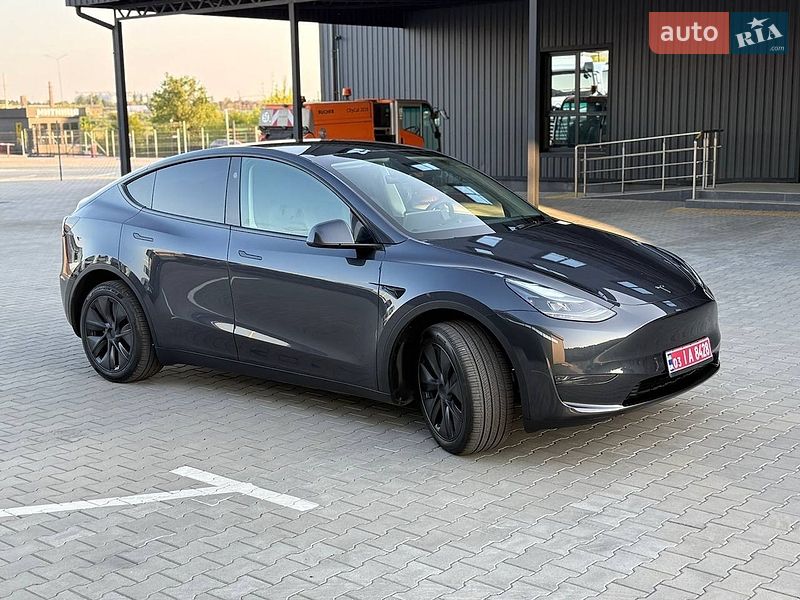Внедорожник / Кроссовер Tesla Model Y 2025 в Дубно