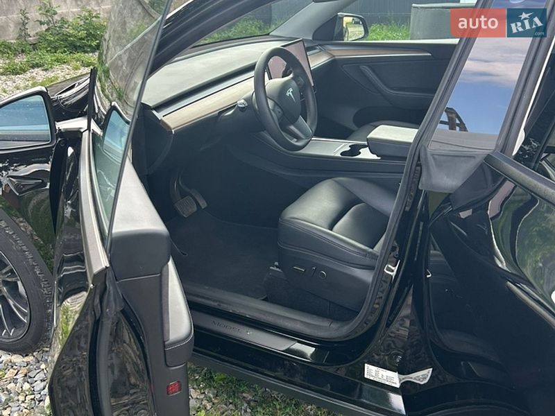 Внедорожник / Кроссовер Tesla Model Y 2024 в Ивано-Франковске
