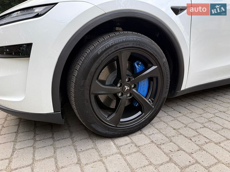 Позашляховик / Кросовер Tesla Model Y 2025 в Львові