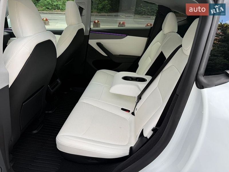 Позашляховик / Кросовер Tesla Model Y 2025 в Львові