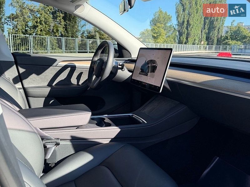Позашляховик / Кросовер Tesla Model Y 2022 в Києві фото 12 Позашляховик / Кросовер Tesla Model Y 2022 в Києві
