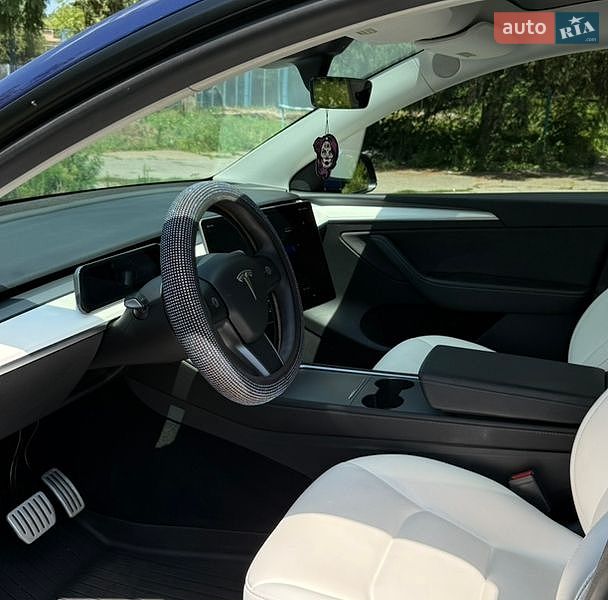 Позашляховик / Кросовер Tesla Model Y 2023 в Кривому Розі