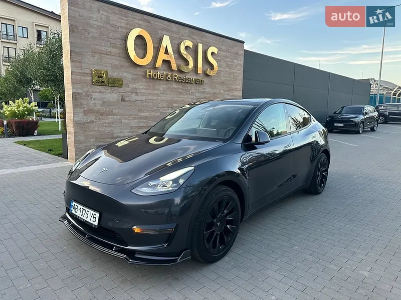 Tesla Model Y 2024