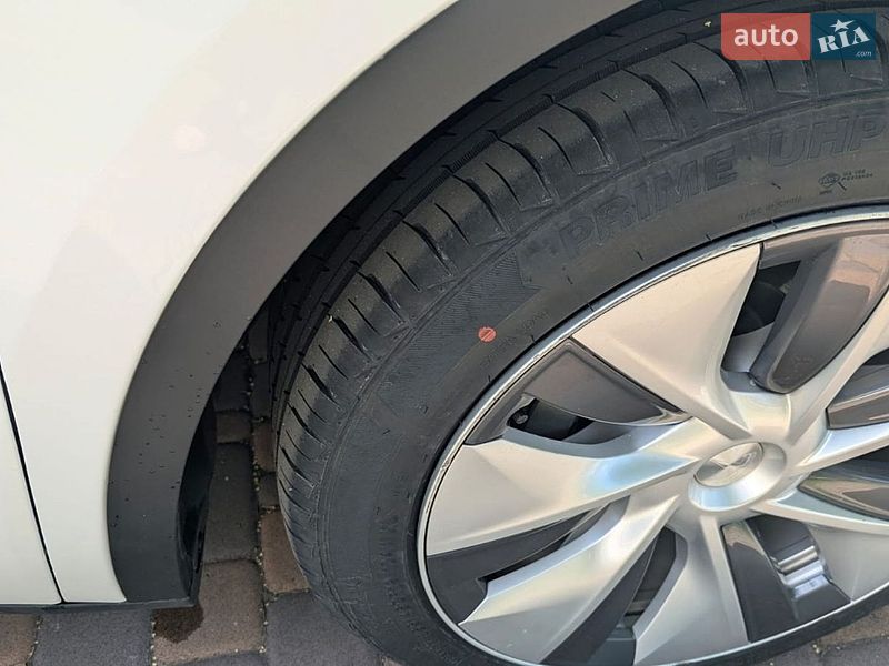 Позашляховик / Кросовер Tesla Model Y 2023 в Києві