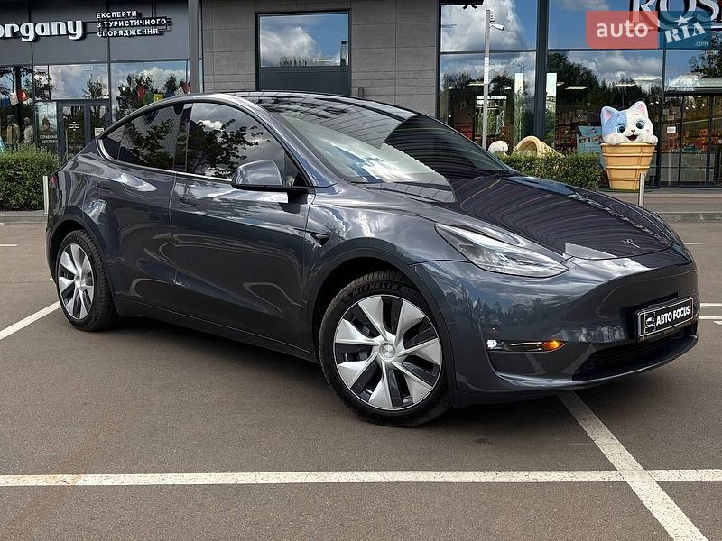 Tesla Model Y 2023