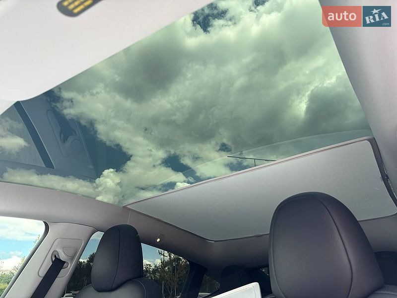 Внедорожник / Кроссовер Tesla Model Y 2023 в Киеве