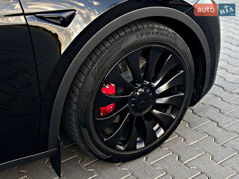 Внедорожник / Кроссовер Tesla Model Y 2023 в Черновцах