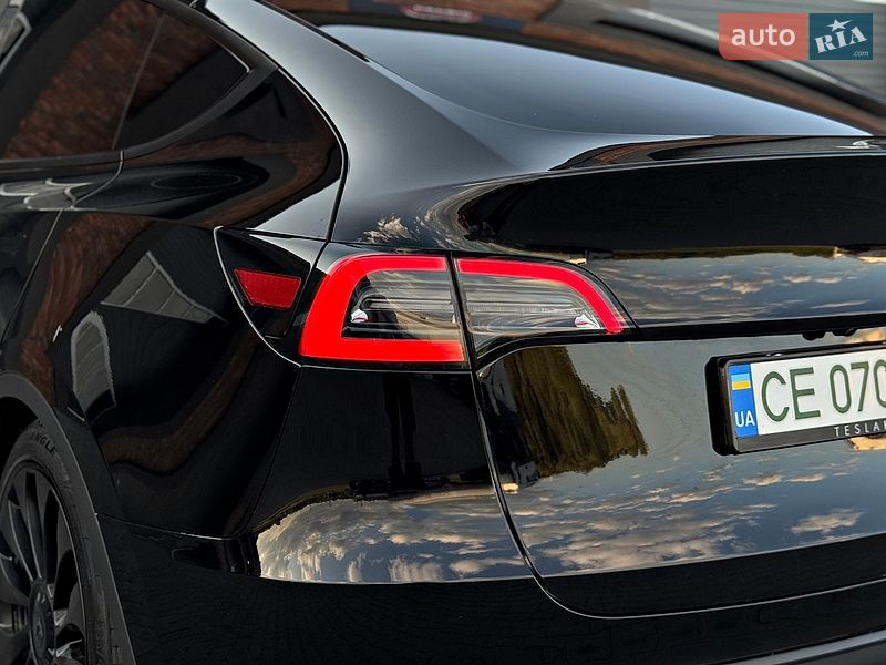Внедорожник / Кроссовер Tesla Model Y 2023 в Черновцах