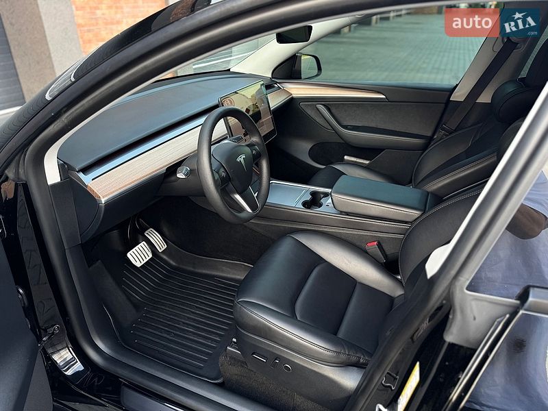 Внедорожник / Кроссовер Tesla Model Y 2023 в Черновцах