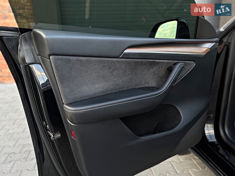 Внедорожник / Кроссовер Tesla Model Y 2023 в Черновцах