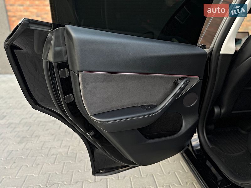 Внедорожник / Кроссовер Tesla Model Y 2023 в Черновцах