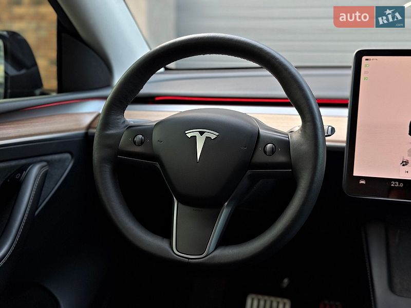 Внедорожник / Кроссовер Tesla Model Y 2023 в Черновцах
